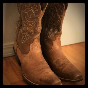 Ariat cowgirl boots